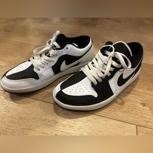 Nike women’s air Jordan 1 low SE homage black and white